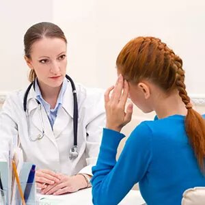Медэкспертиза живых лиц проводится в случаях, когда возникает необходимость в оценке вреда, причиненного здоровью живого человека. Проводиться она может как по гражданским, так и по уголовным делам.