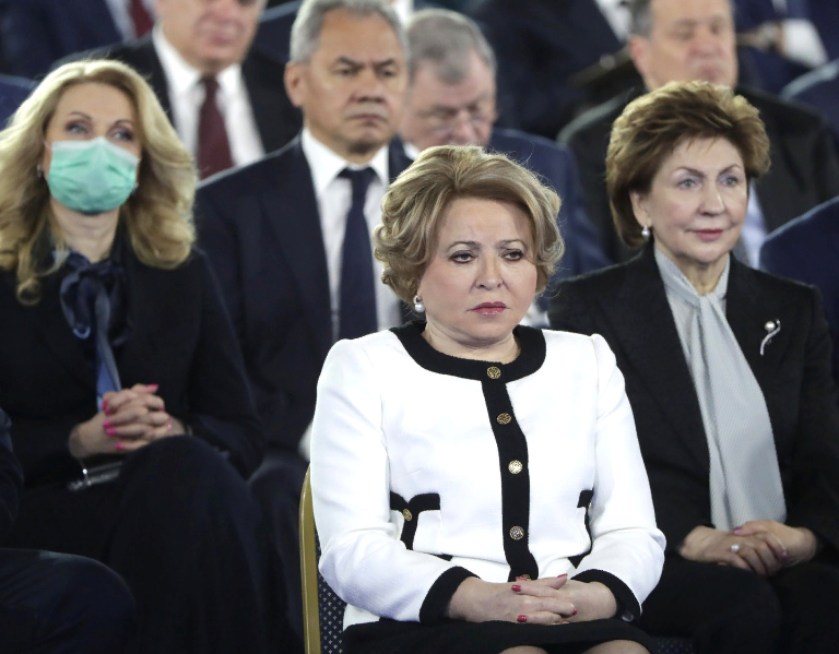 Татьяна Голикова (слева) на послании Федеральному собранию. Источник: сайт президента РФ