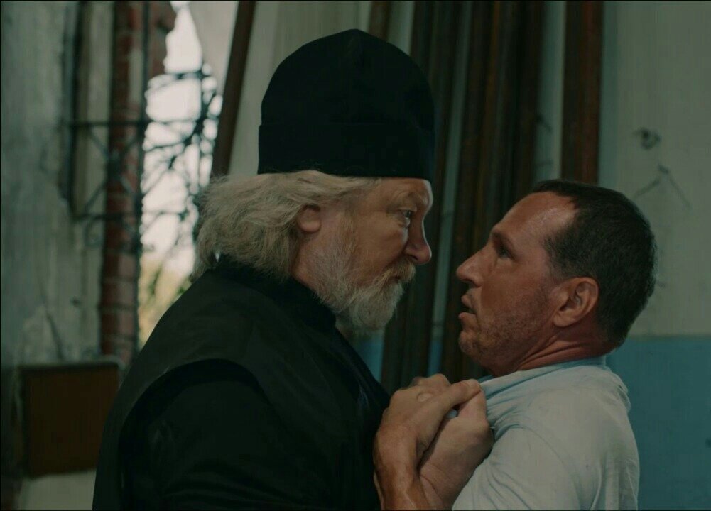 Жуки батюшка. Сериал жуки отец Александр. Жуки сериал батюшка. Виктор Бычков фильмы жуки. Сериал жуки Церковь.