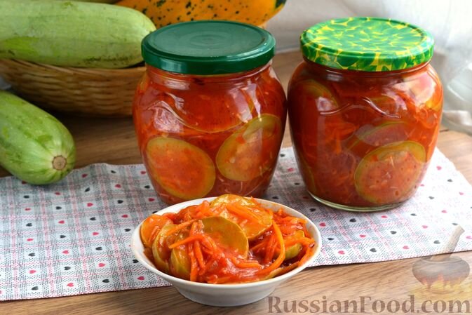 кабачки, морковь, лук репчатый, кетчуп, томат-паста, чеснок, сахар, соль, масло растительное, уксус, вода