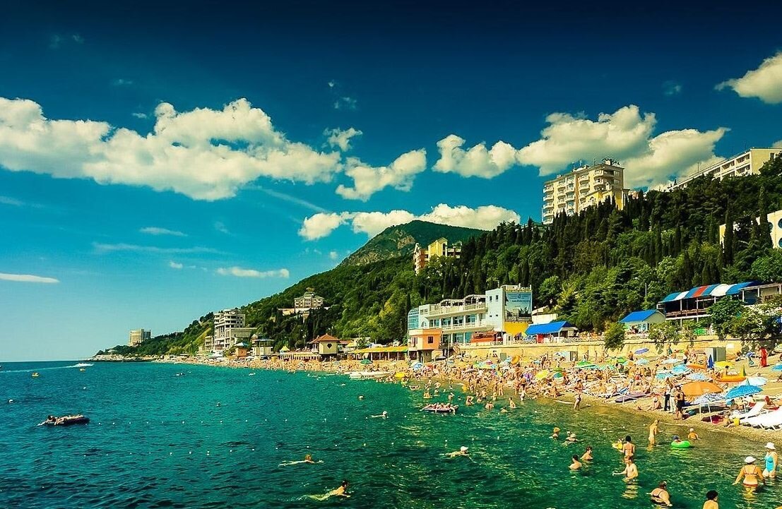 Отдых в крыму санатории. Город Алушта Крым. Алушта Крым пляж. Курортный город Алушта. Алушта, aluşta