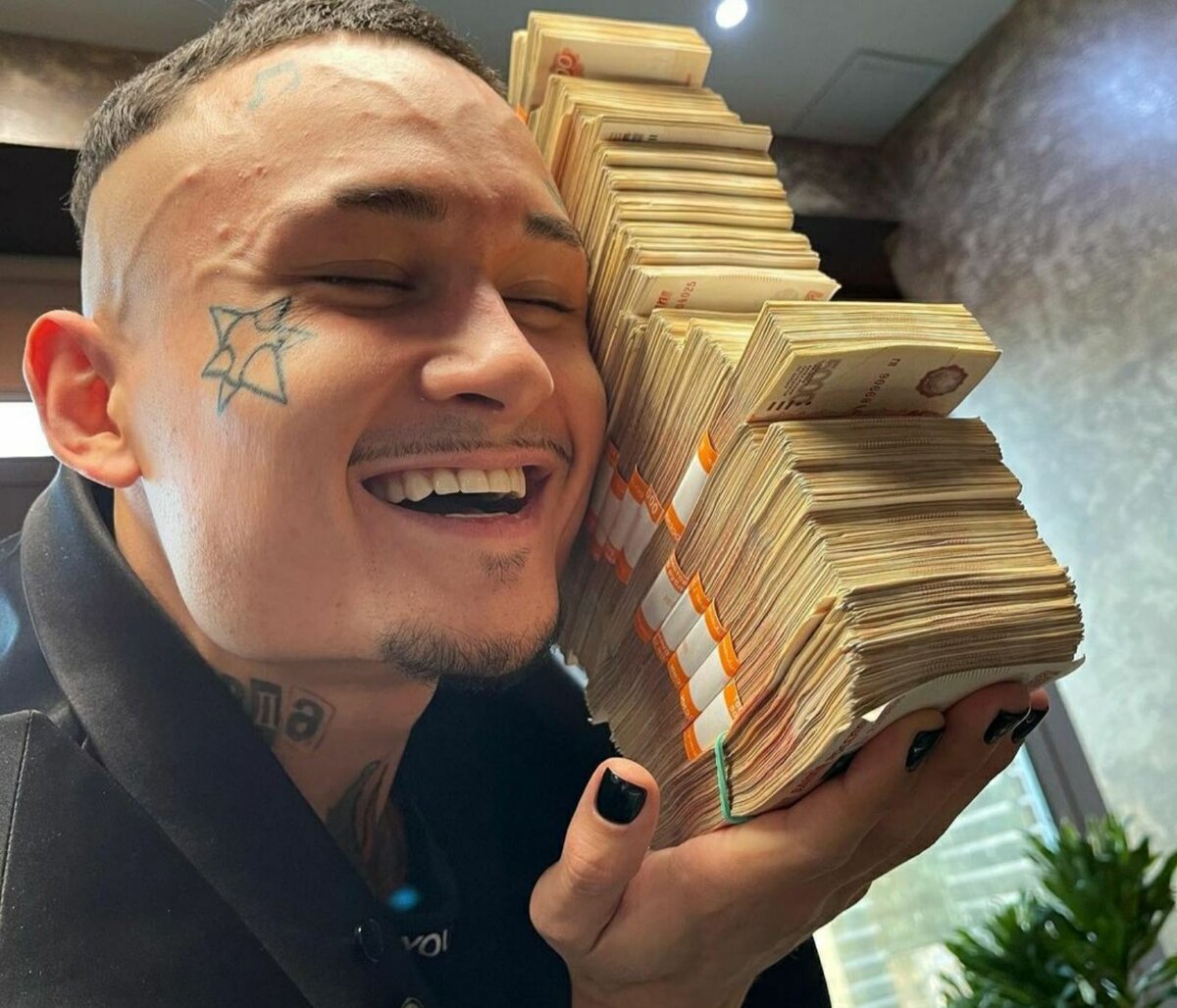 Алишер Тагирович Моргенштерн умеет зарабатывать деньги