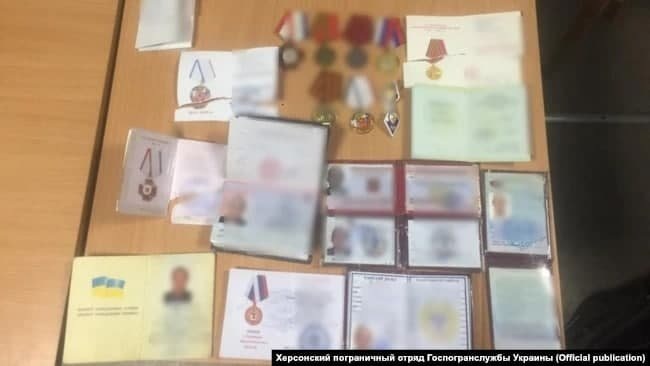 Медали и документы, изъятые украинскими силовиками у гражданина РФ Вийтенко. Источник: t.me/ukraina_ru
