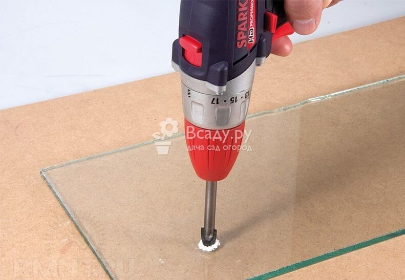 Как просверлить стекло на даче своими руками