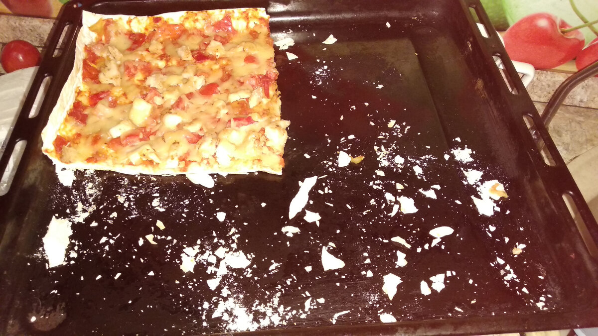 Пицца такая вкусная, что просто тает на глазах))