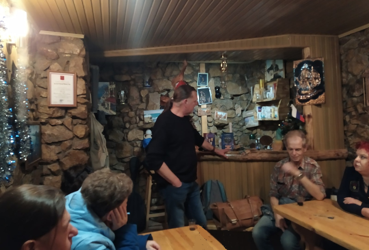 На фото:  (слева направо): Е. Горобцов, Е. Блинчик, В. Гаевский, О. Широков и М. Матвеева участвуют в обсуждениях (с) Фото: Н. Остапцов