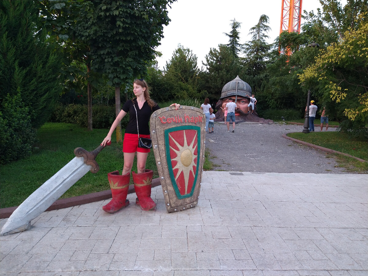 И ещё один плюс: много мест для фотографий))))