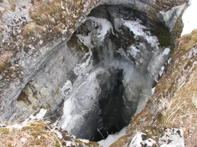 Пещера Большой Бузулук. Алушта. Крым. Россия
