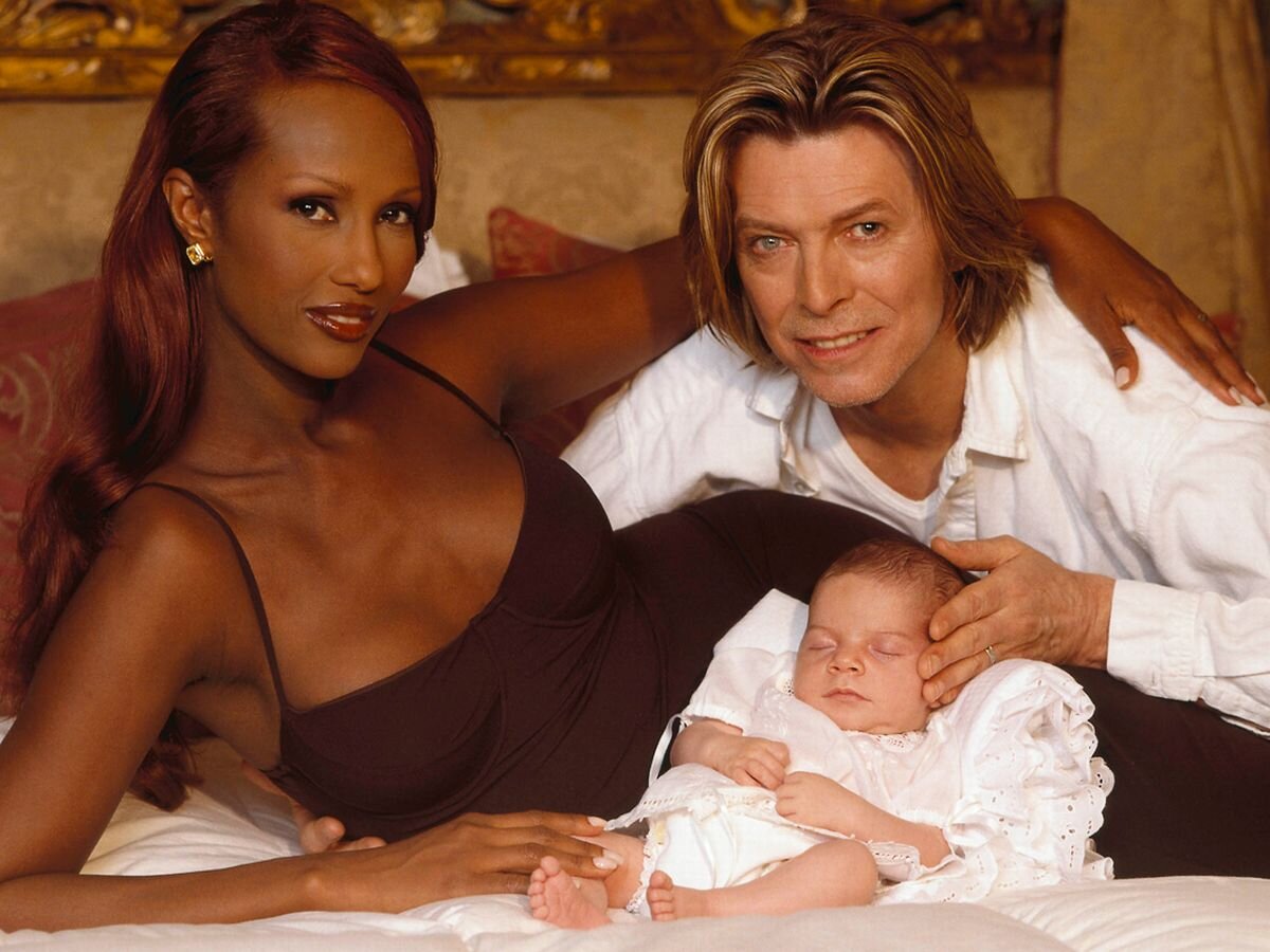 Дочь дэвида боуи. David Bowie & Iman. Дэвид Боуи и Иман. Иман Абдулмаджид и Дэвид Боуи. Александрия «Лекси» Захра Джонс.