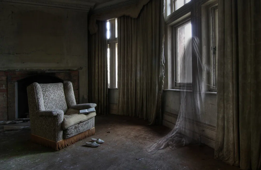 В моем пустом дому. Страшная комната. Заброшенный дом с призраками. Страшная квартира.