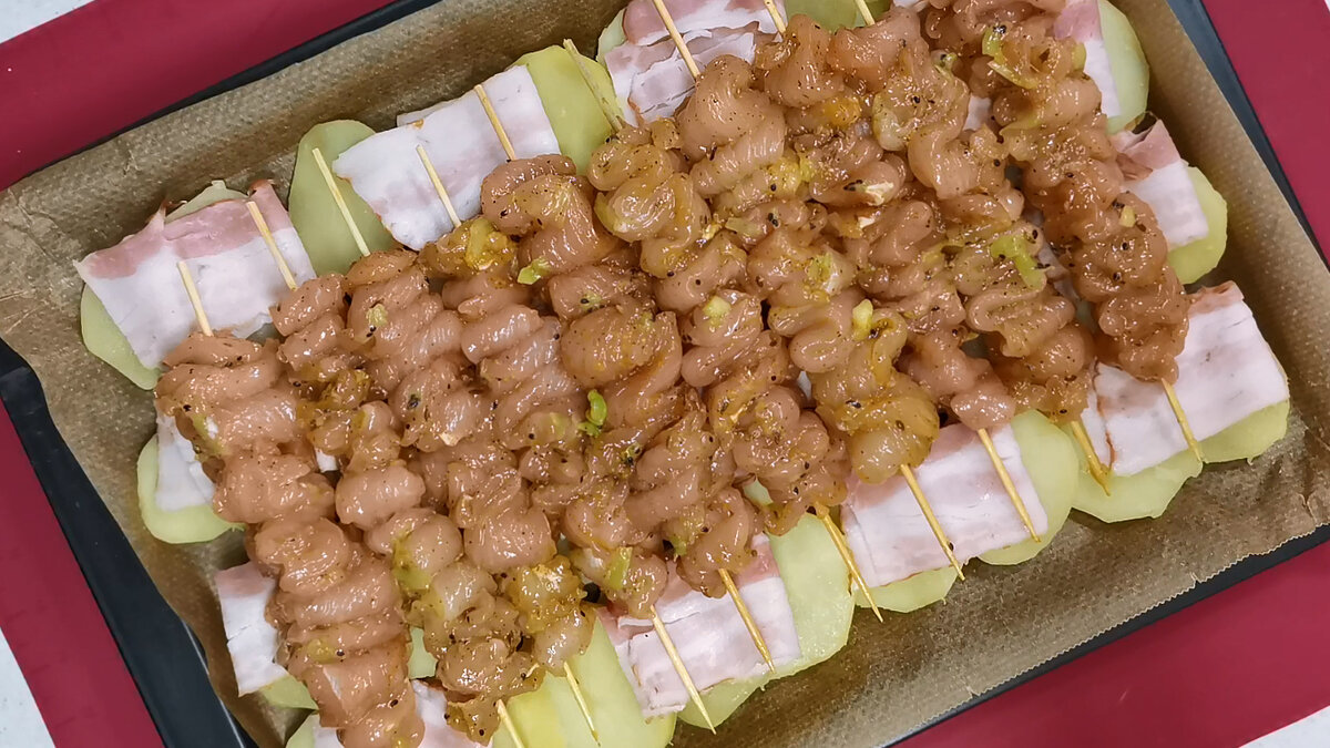 Горячее блюдо на Новый год. Индейка на шпажках с картошкой в духовке (рецепт за 1 час)