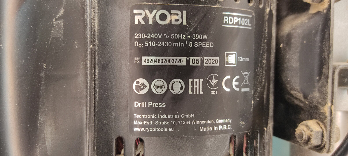 двигатель слабоват, но сверлить дуб, Форстнером диаметром 40 мм, хватает