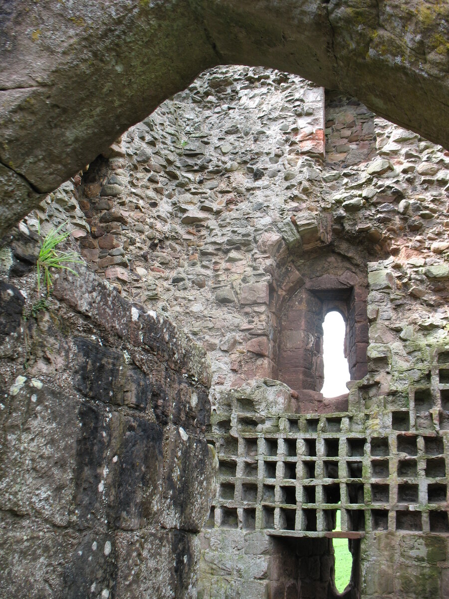 Замок Хейлс, башня Горлэя (голубятня), Шотландия. Фото (С) Илона Якимова 2017