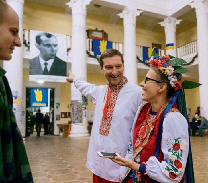 Ксения Собчак - светская львица российского шоу-бизнеса (справа), Украина, 2014