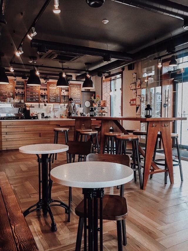 С чего начать? Аспектов того как эту мечту превратить в реальность очень много. Но все мы знаем, что любую большую задачу нужно разбить на много маленьких и последовательных, и начинать действовать! Первое, с чего мы рекомендуем начинать - самостоятельно погрузиться в кофейную науку, развивать свой вкусовой интеллект и знать максимум о кофе. Так качество вашего продукта с самого начала будет значительно выше. 
Погружаем в теорию кофе и даём много практики. Обучаем основам на курсе «Бариста с большой буквы А». Кстати, на этот курс приходят как начинающие бариста, так и те, кто мечтает о своей кофейне. Приходите и вы. Пусть это станет вашим первым шагом на пути к мечте. ☕

Обучаем в двух городах - в Красноярске и Новосибирске. Набираем группы каждый месяц. Расписание уточняете, написав нам сообщение.

#академиякофе #курсыбариста #открытькофейню #своякофейня #работасперсоналом #кофейня #франшиза #кофейняпофраншизе