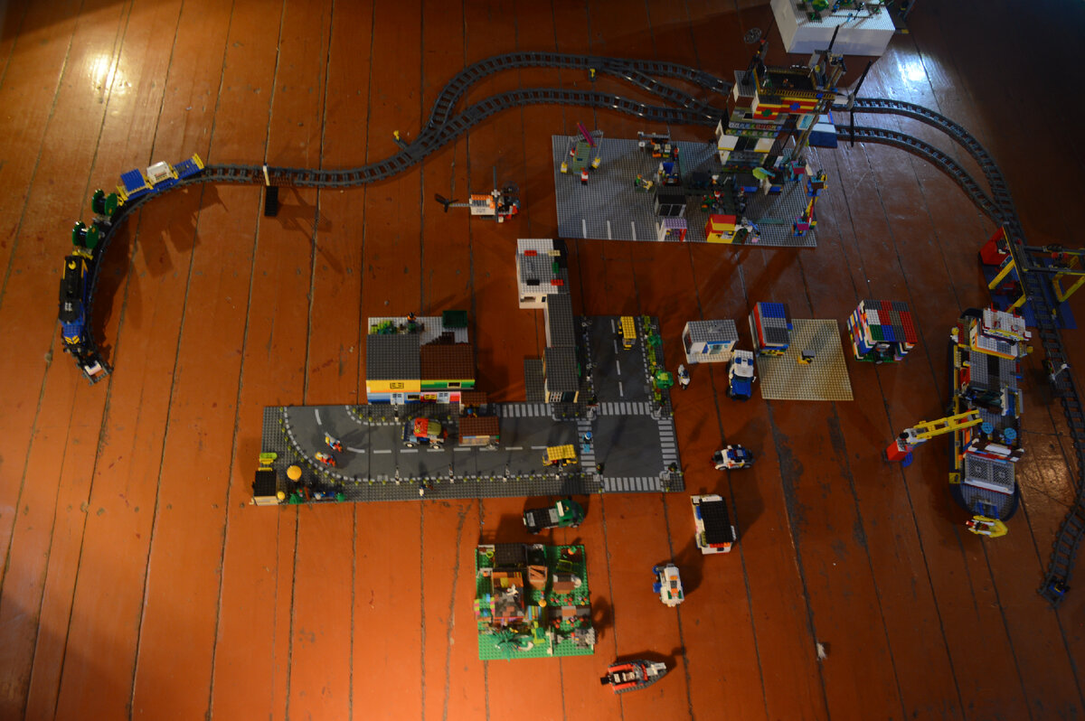 Общий вид города с верху, север справа. Фото автора