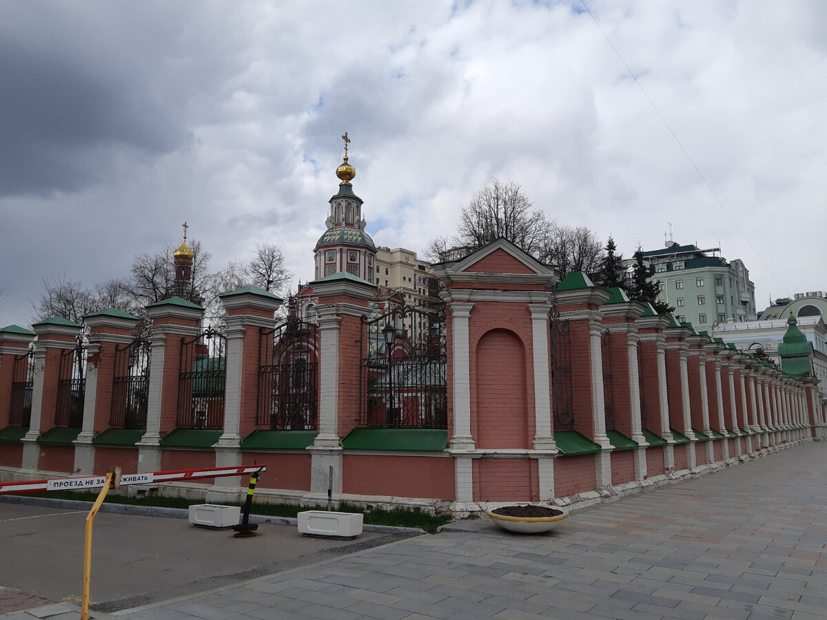 Ограда церкви Иоанна Воина