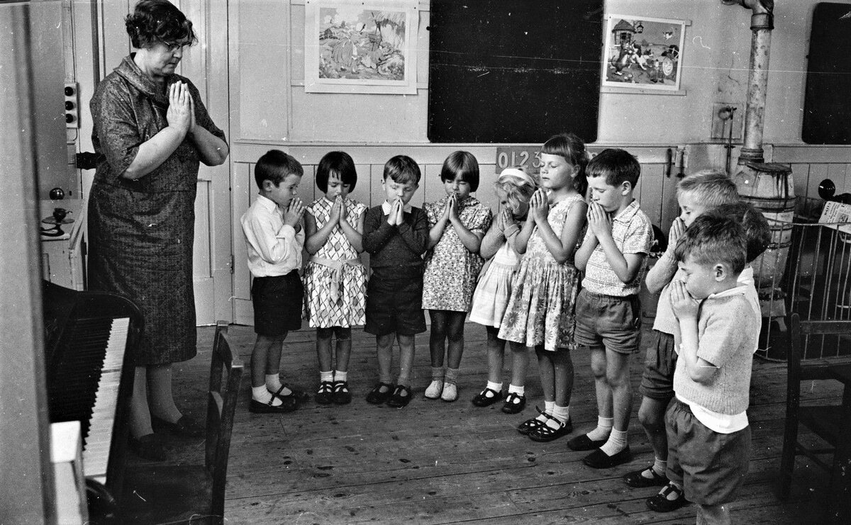 Молитва в американской школе.