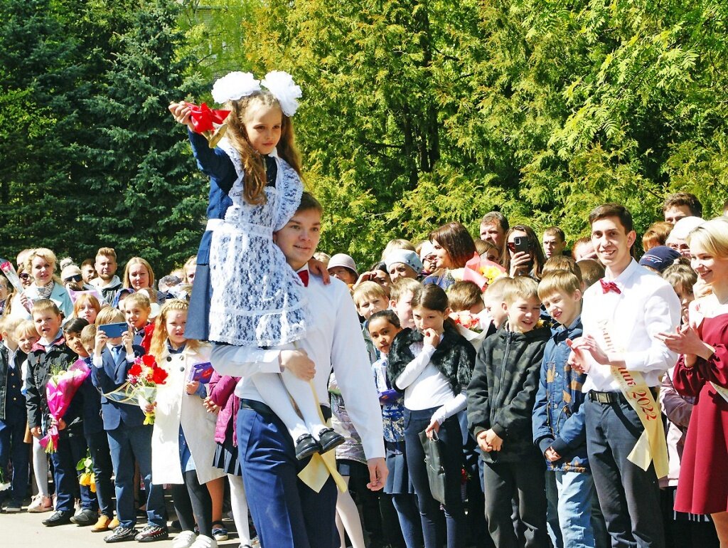 В Тверской области «Последние звонки» прошли в 373 школах