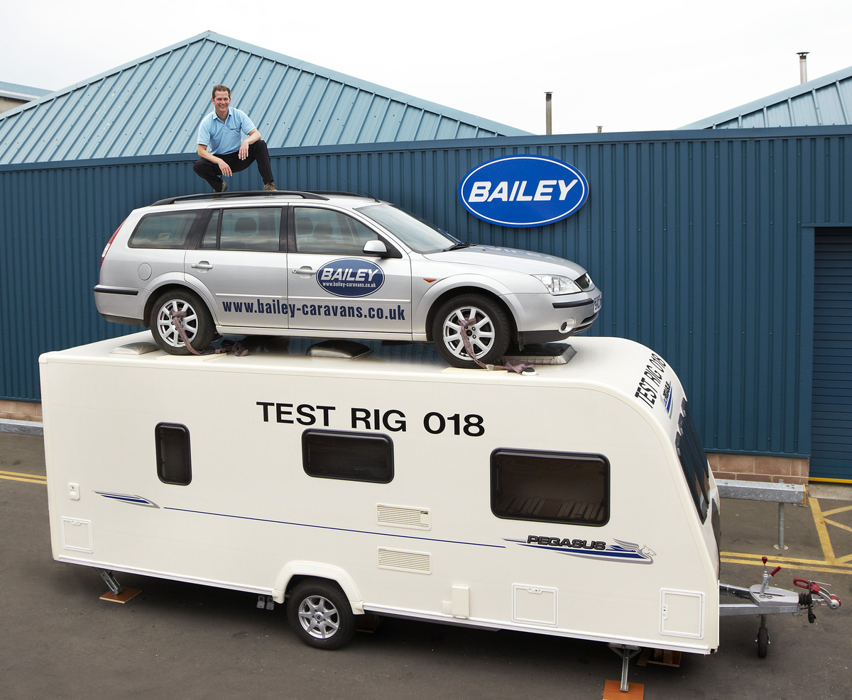 Боди караван. Караван заречный. Караван логотип. Пустыня верблюды караван. Караван вывеска.