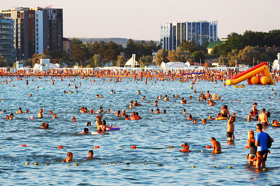 Из года в год туристы разочаровываются в отдыхе в Анапе, которая когда-то была одной из лучших здравниц страны, но подвижек в лучшую строну не наблюдается годами. Фото: Эрик Романенко/ТАСС