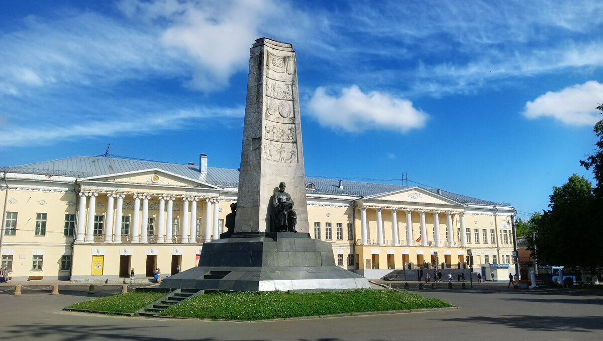 Соборная площадь во Владимире: место, где формируется первое впечатление о  городе | Путешествия на машине | Дзен