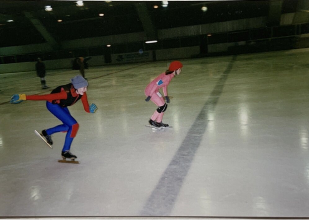 Вот чем я занималась вне, а иногда и вместо школы (шорт-трек. Я справа)