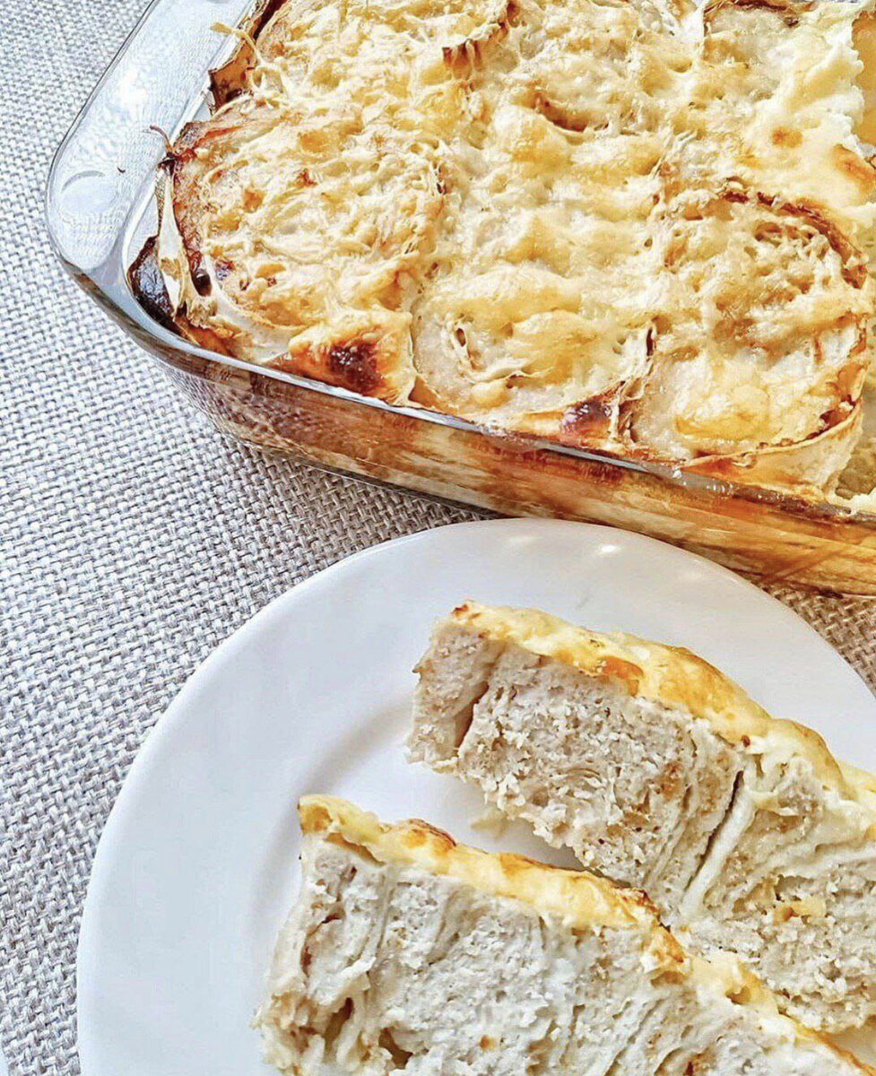 Сытная куриная запеканка в лаваше 😉
⠀
🥑КБЖУ: 137/14/5/9,5
⠀
🥑Ингредиенты:
▫️90г лаваша
▫️300г фарша из куриного филе или филе индейки
▫️100г лука
▫️1 яйцо
▫️100г молока
▫️50г сыра
▫️соль, специи по вкусу.
⠀
🥑Приготовление:
▫️Яйцо взбить с молоком. Фарш смешать с луком, солью и перцем, намазать на лаваш, свернуть в рулет, нарезать на кружочки, выложить в форму, залить яичной смесью и выпекать 20 мин на 180'. 
▫️Потом посыпать тертым сыром и еще на 10мин.
❤️Приятного аппетита!❤️

Спасибо за лайки, комментарии. И за подписку🤗 
#вкуснаяеда #вкусно #ппрецепты #ппеда #ппзавтрак #худеемвкусно #худеемвместе #худеюсама 