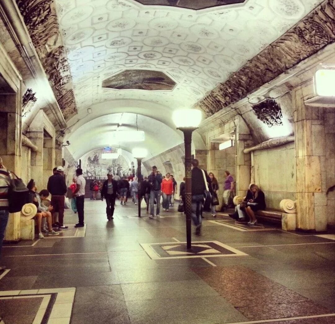 Метро новокузнецкая ремонт. Станция Новокузнецкая. Станция метро Новокузнецкая. Новокузнецкая станция метро Москва. Метро Новокузнецкая 1943.