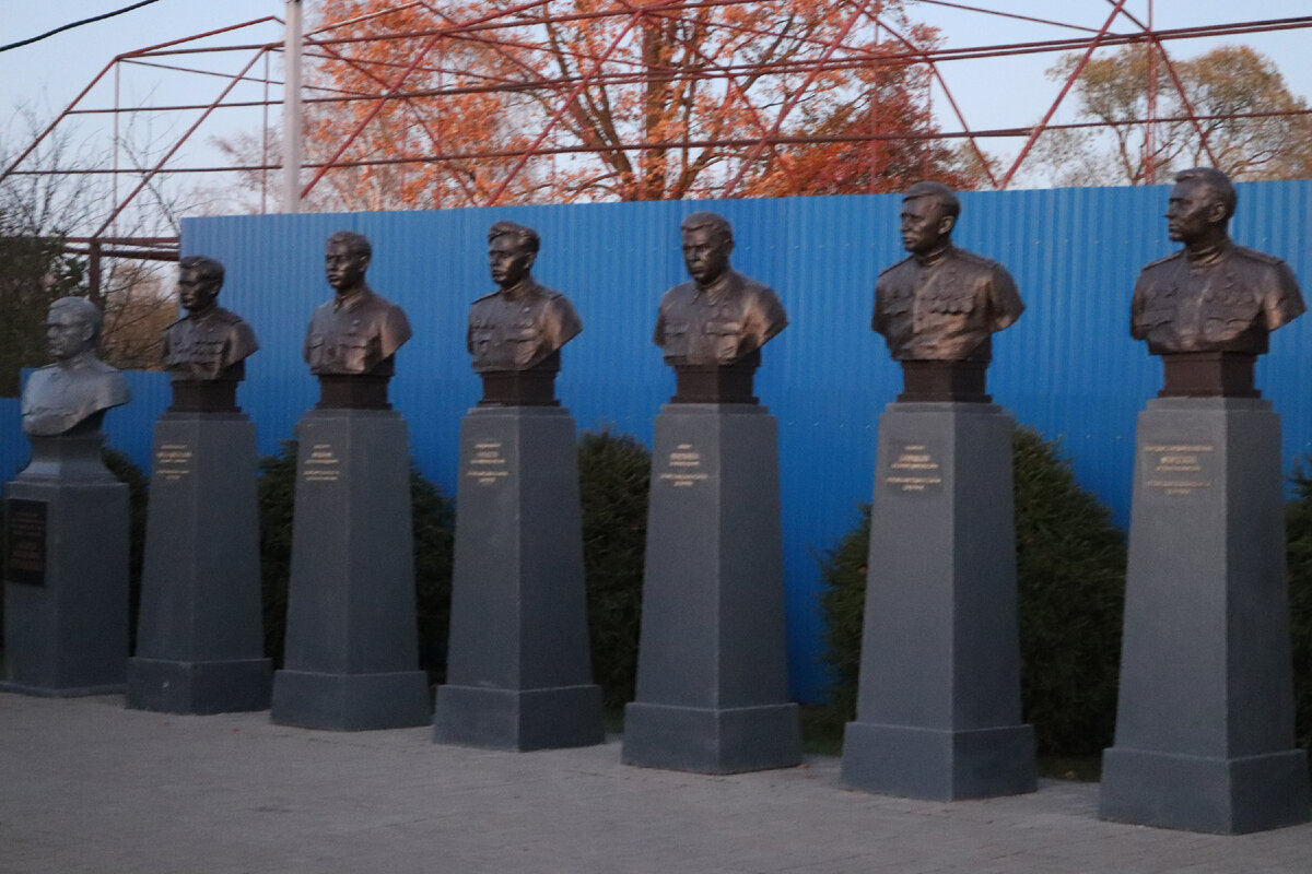 Место, где жил Сталин во время своего единственного выезда на фронт. Музей  