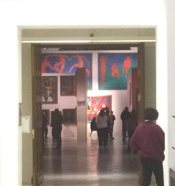 Расположение картин на выставке максимально приближено к тому, как они демонстрировались в особняке владельца