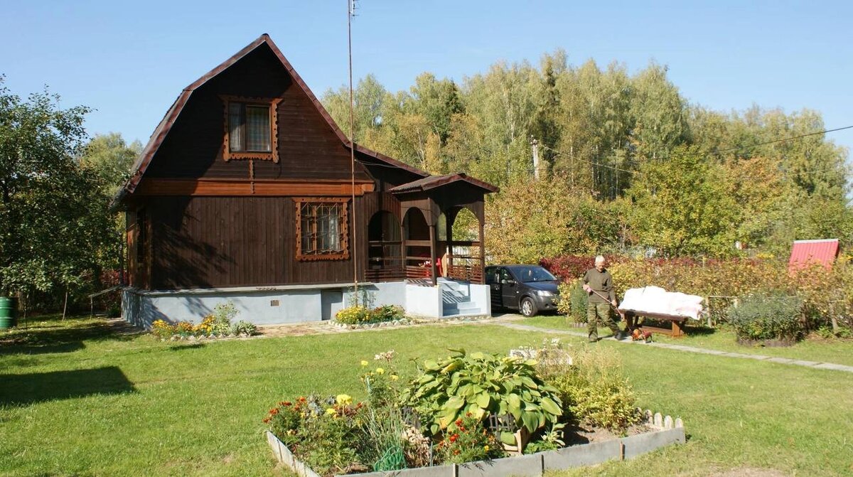 Таким домик достался от предыдущих хозяев