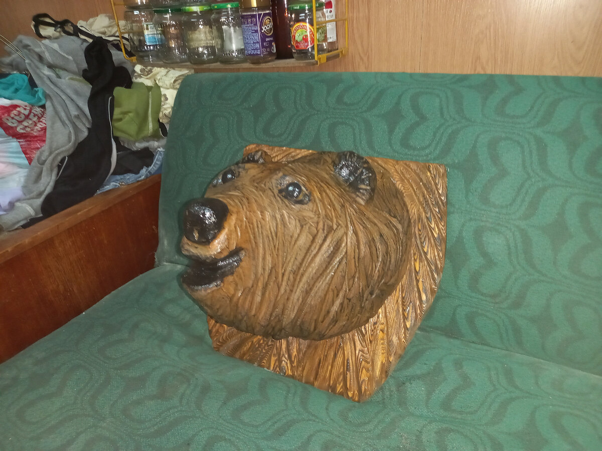 Голова медведя из бревна