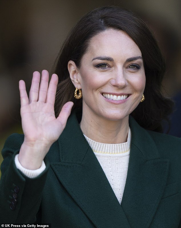 герцогиня бей-рижская. кейт миддлтон годовщина свадьбы 2021. принцесса виктория швеция 2008. эмили блант виктория британская королева. достойная принцесса.