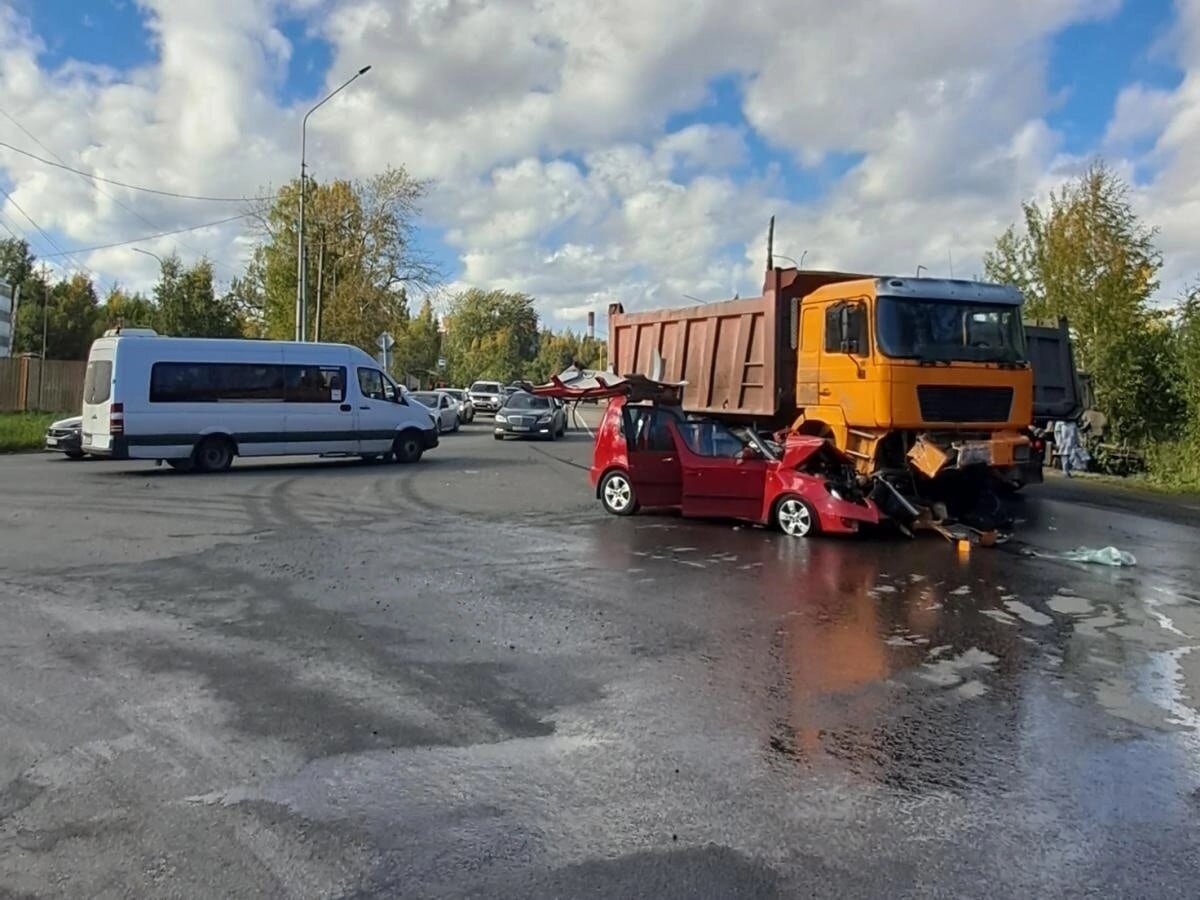    Водитель и 7-летний пассажир пострадали в массовой аварии в Петрозаводске Госавтоинспекция Петрозаводска