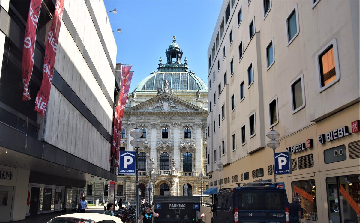 Здание главного городского ж/д вокзала