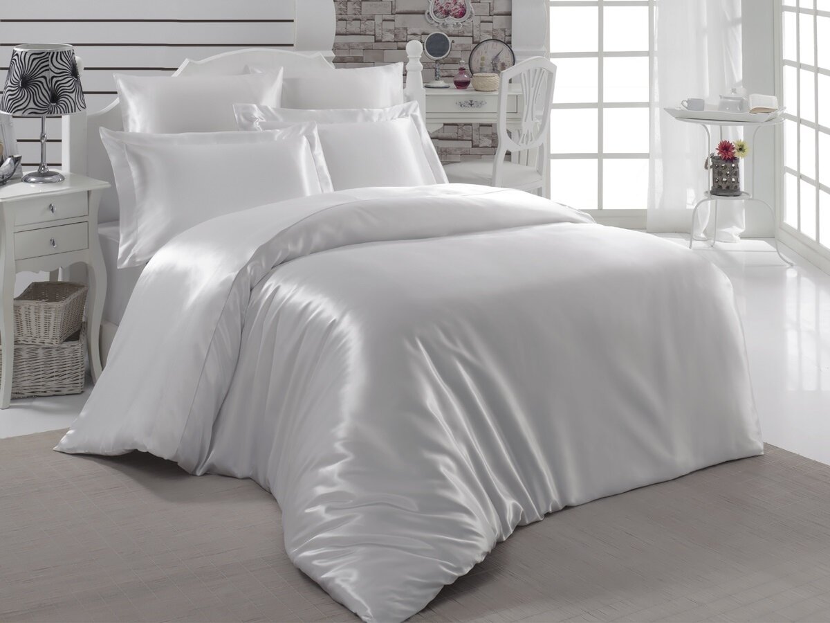 Шелковое постельное белье от компании Турецкой KARNA (на самом деле 100% полиэстер).