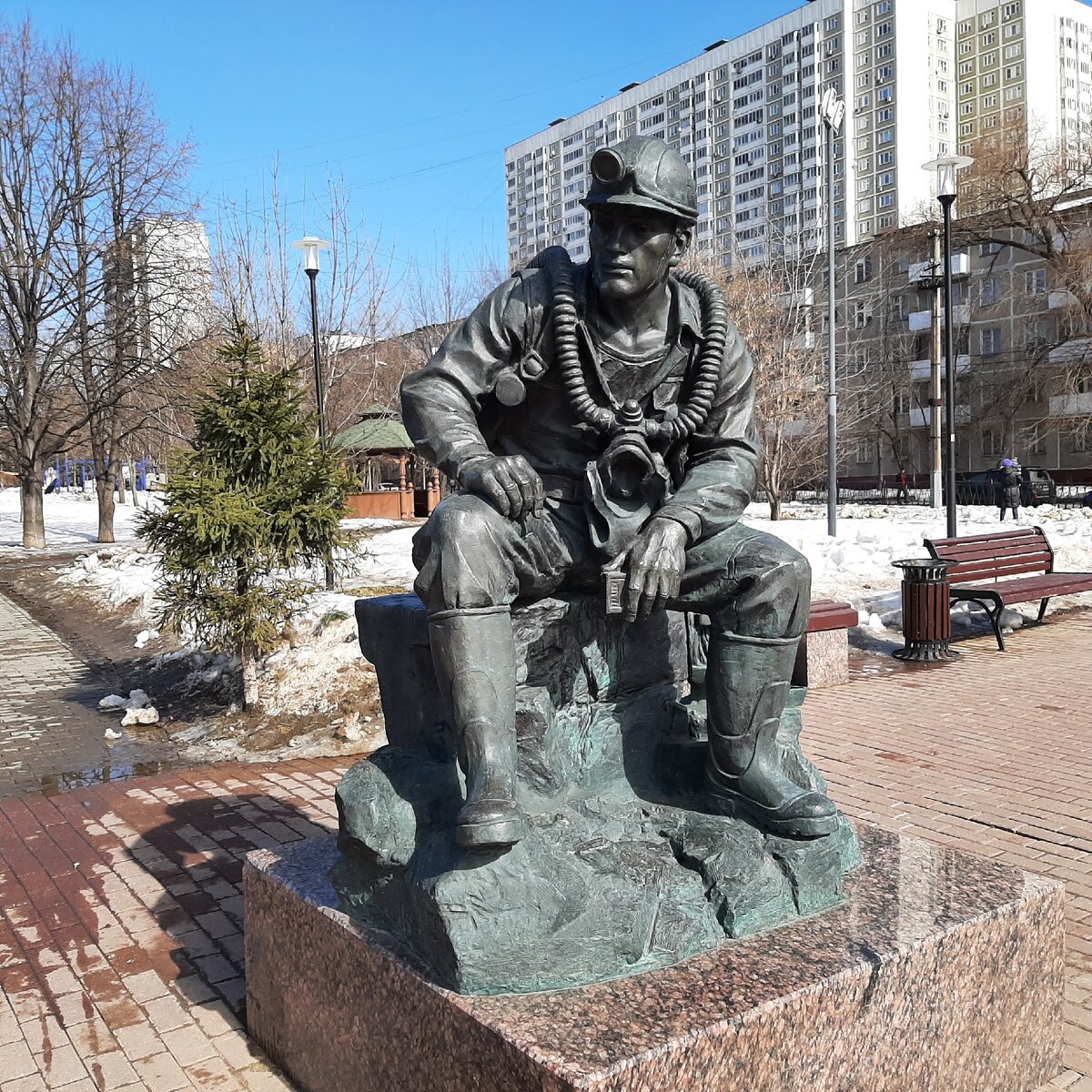 Памятник спасателям и пожарным в москве