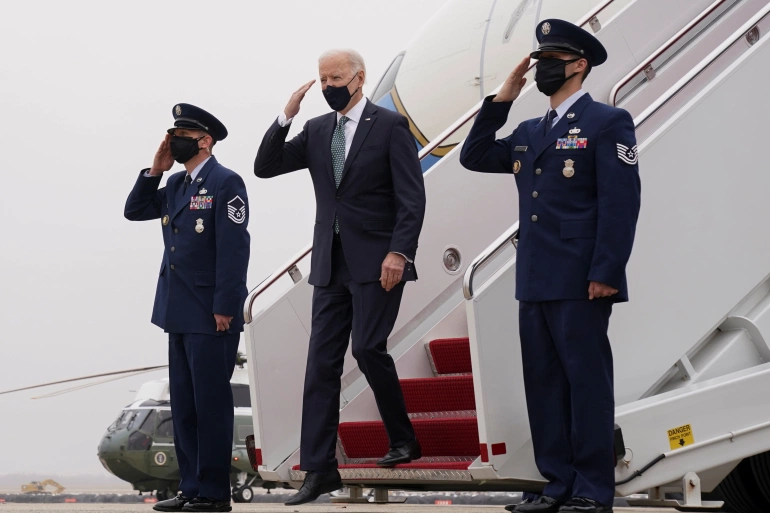 В четверг Байден заявил, что не позволит Китаю обойти США и стать самой могущественной страной в мире, пообещав вкладывать значительные средства, чтобы США победили в соперничестве между крупнейшими экономиками мира