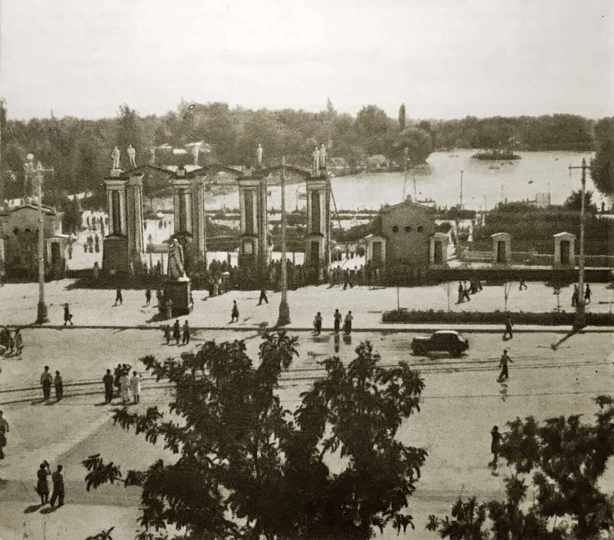 Ходили гуляли и все принадлежало народу.