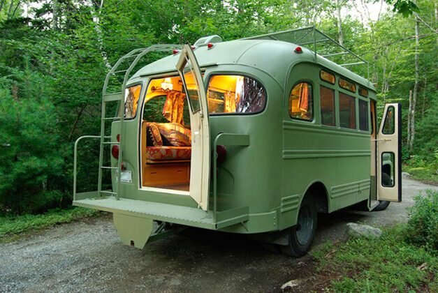 Из автобуса «ПАЗ» сделали уютный дом на колёсах