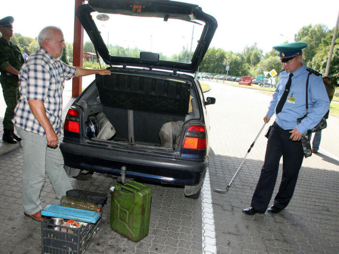 Можно ли отказать инспектору ДПС в просьбе открыть багажник?