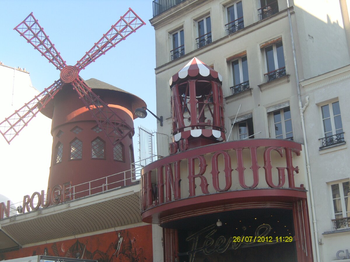 Мулен Руж. Фото автора.