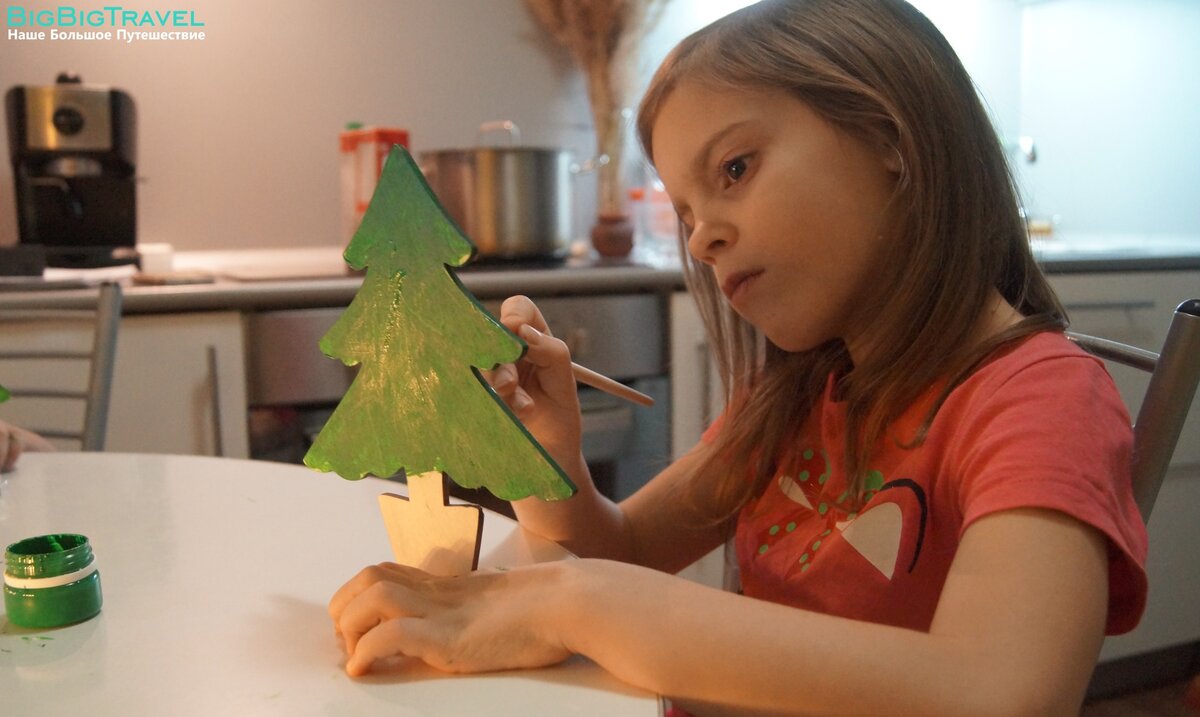 Ладушка, 6.5 лет. Делаем поделку для подарка бабушке и дедушке