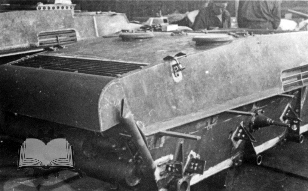 Сборка Landsverk L-60. В таком виде машину увидел военинженер 2-го ранга А.М. Сыч, обратив особое внимание на подвеску.