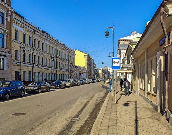 Иногда потеряться во времени очень легко ... и это  неплохо ... если, конечно, ты можешь себе это позволить ... С  Воскресением Вас!

Весенний день ... Москва, Пречистенка ...

  