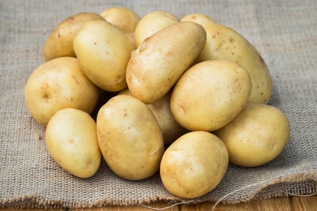 Столовая картошка. Сорт картофеля Дезире. Картофель сорт Уладар. Картофель Венета. Сорт картошки Дезире.