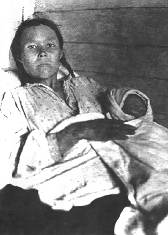 Одна из первых женщин, рожавших на Казымской культбазе, 1936 год