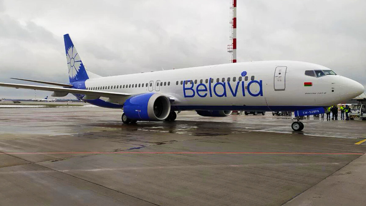 Первый "макс" в авиапарке "Белавиа". Но на фюзеляже написано BOEING-737-8