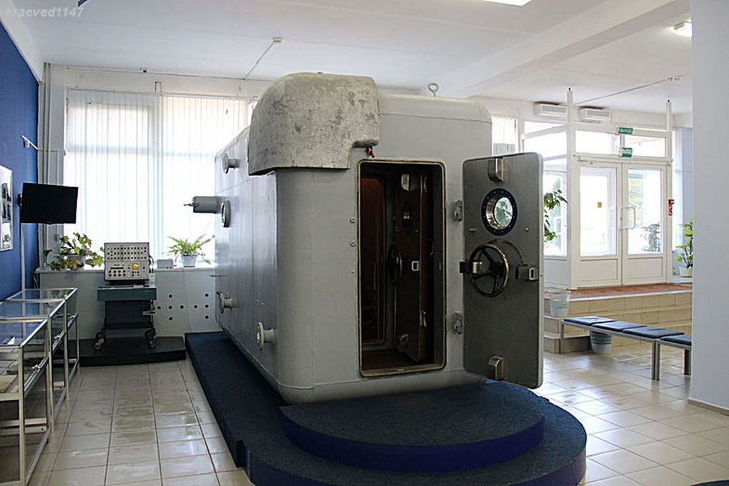 В музее Первого полета, в г. Гагарин (Смоленская обл.) стоит барокамера, в которой погиб космонавт Бондаренко. Источник фото  https://kraeved1147.ru/wp-content/uploads/2018/08/219724067.jpg 